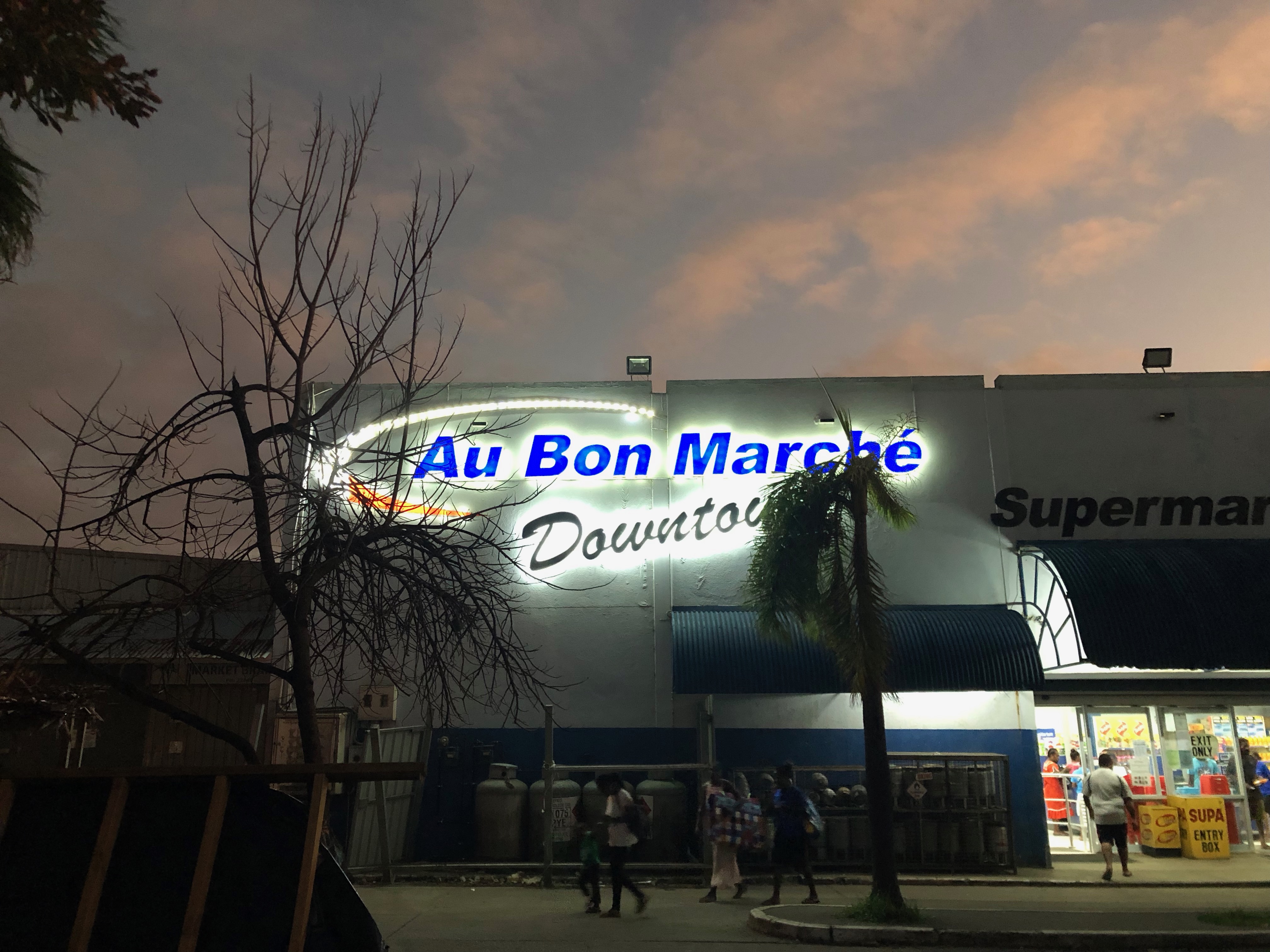 bon_marche_night